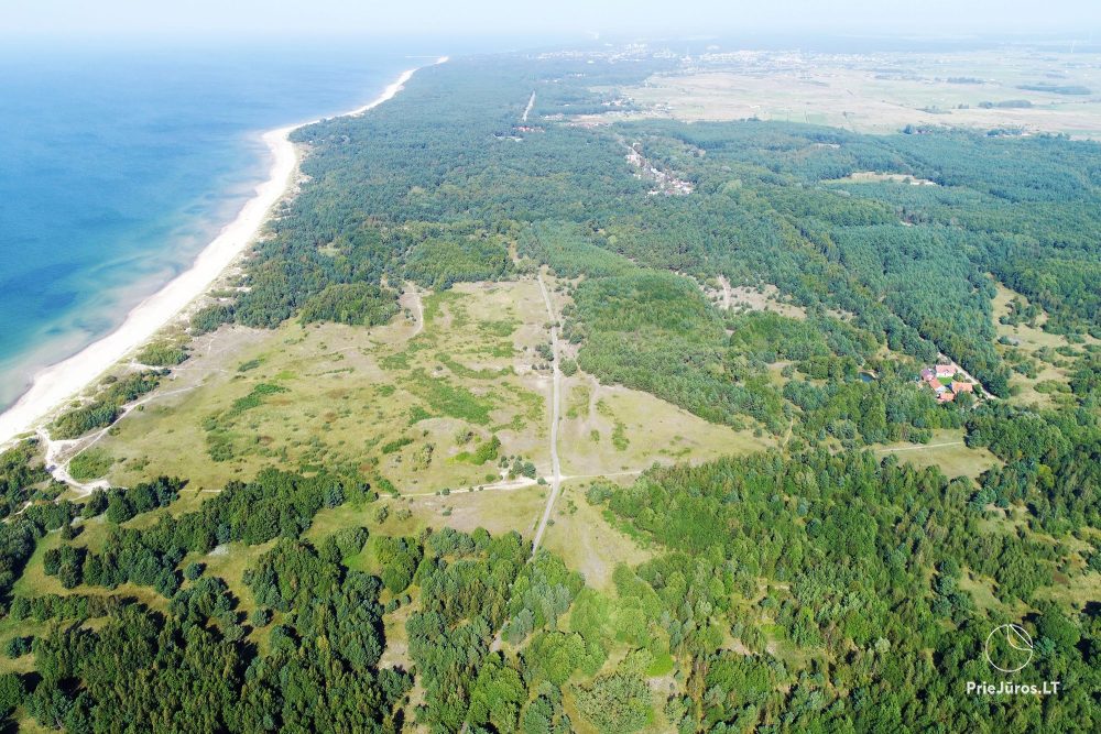 500 m do plaży nadmorskiej kameralną ścieżką przyrodniczą :)
