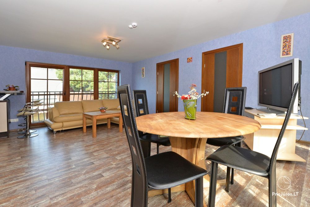 Nr 2 Trzypokojowe (z dwiema sypialniami) apartamenty (dla 4+2 osób)