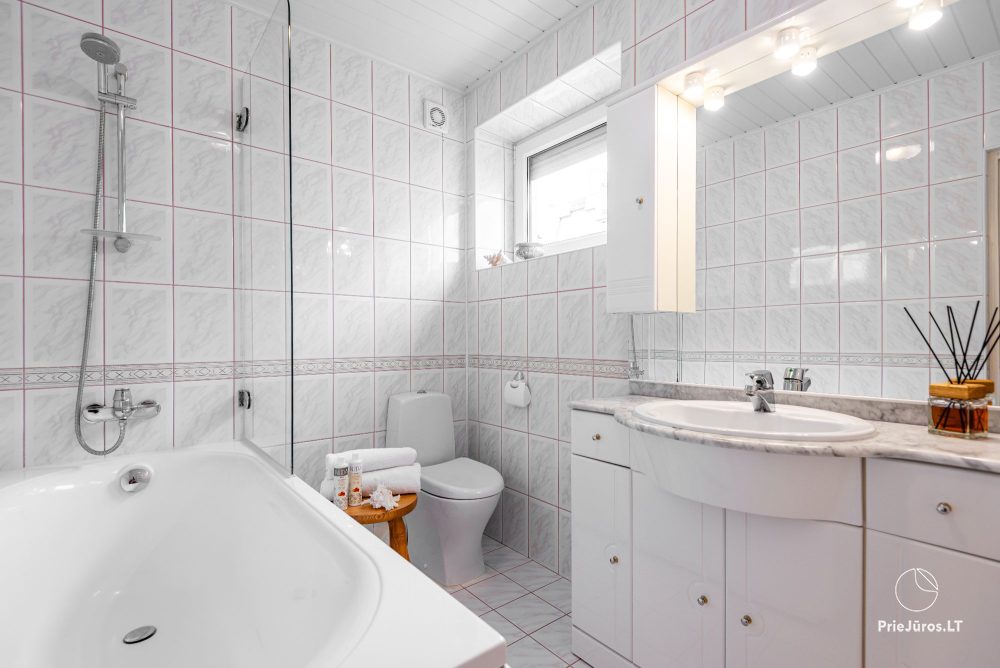 Przytulny domek Family Inn z tarasem