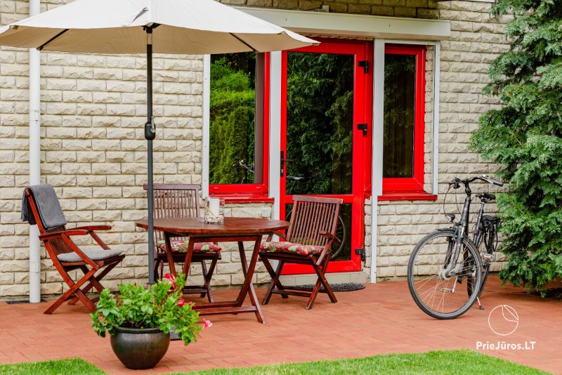 Przytulny domek Family Inn z tarasem