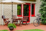 Przytulny domek Family Inn z tarasem