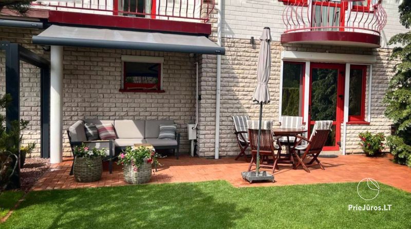 Przytulny domek Family Inn z tarasem