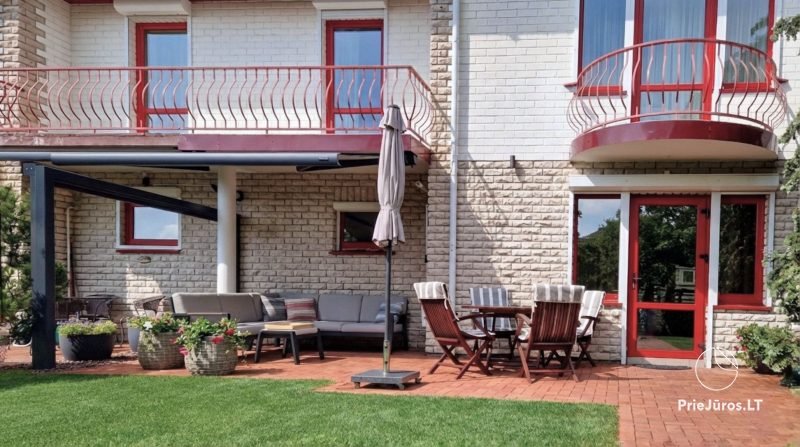 Przytulny domek Family Inn z tarasem