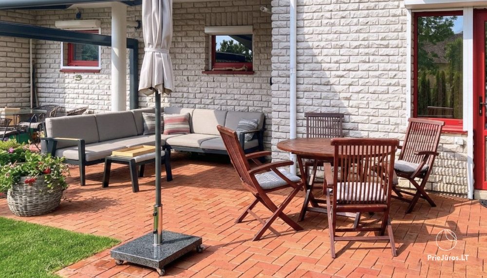 Przytulny domek Family Inn z tarasem