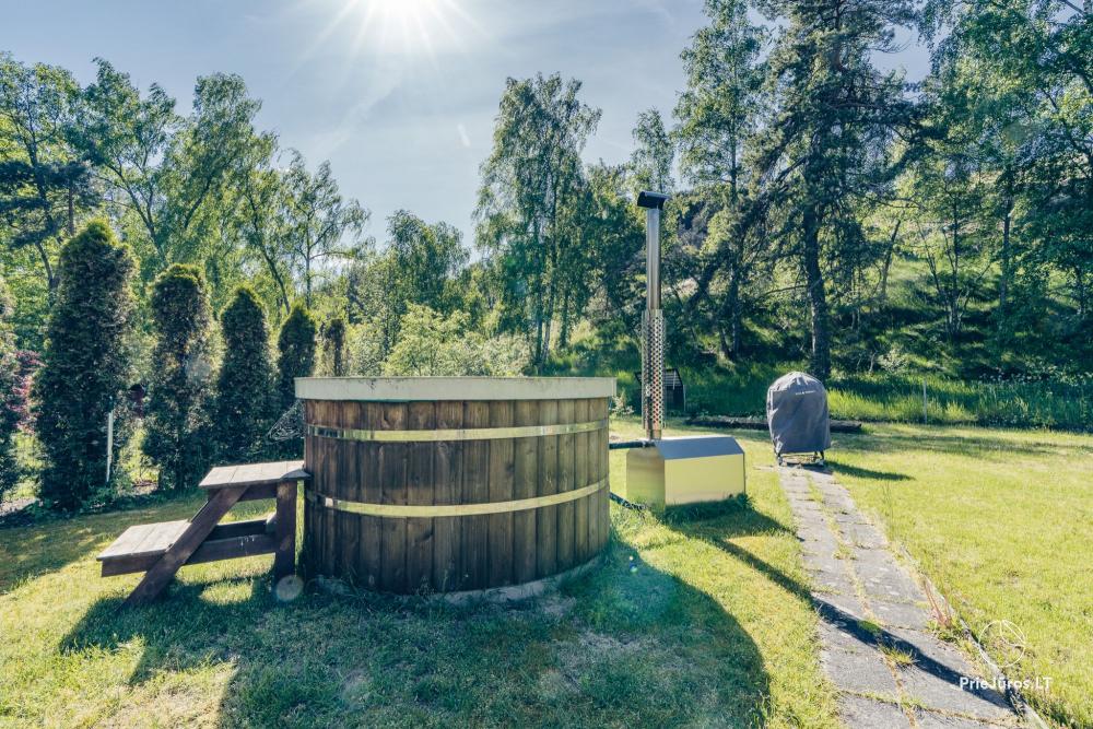 Dwa apartamenty z podwórkiem i jacuzzi w Preili