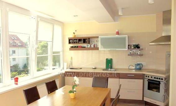 Apartament z dwoma pokojami do wynajęcia w Nidzie