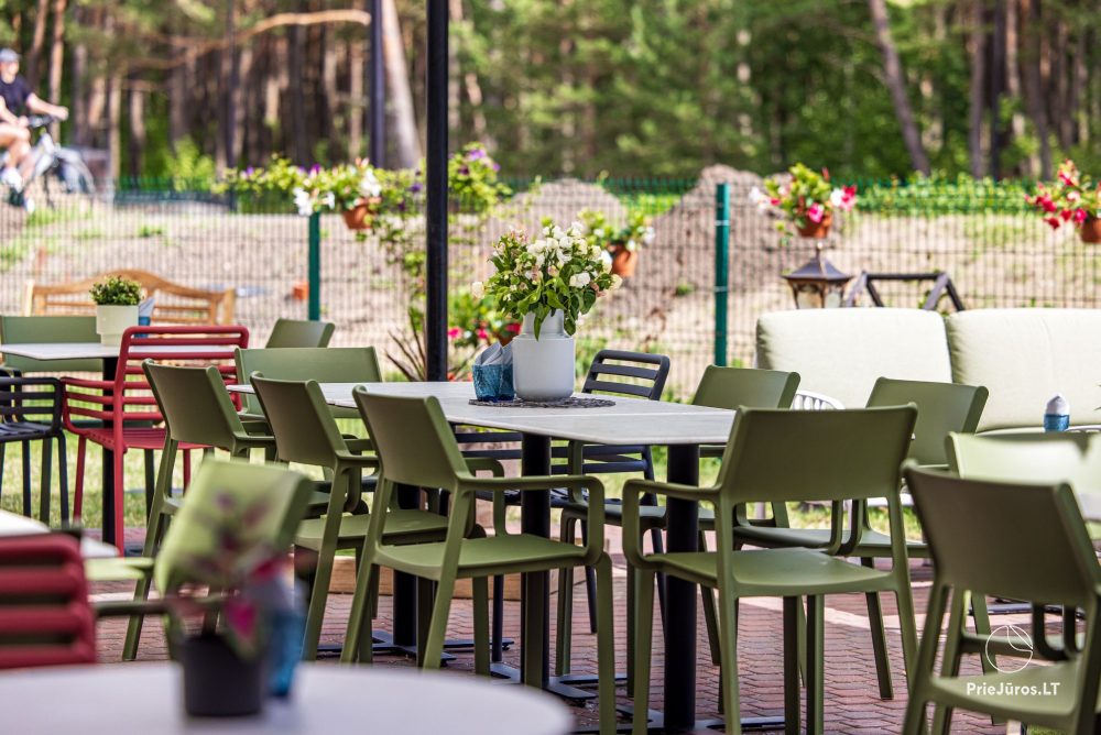 Kompleks apartamentów i restauracja Lagūna w Sventoji bardzo blisko morza