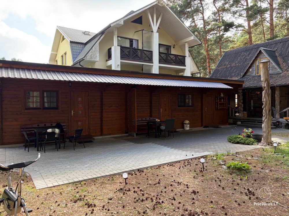 Domki w sosnowym lesie w Połądze, nad morzem i apartamenty w „Malūno vilos”
