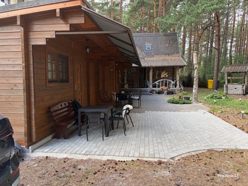 Domki w sosnowym lesie w Połądze, nad morzem i apartamenty w „Malūno vilos”