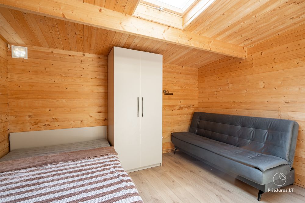 Domki w sosnowym lesie w Połądze, nad morzem i apartamenty w „Malūno vilos”