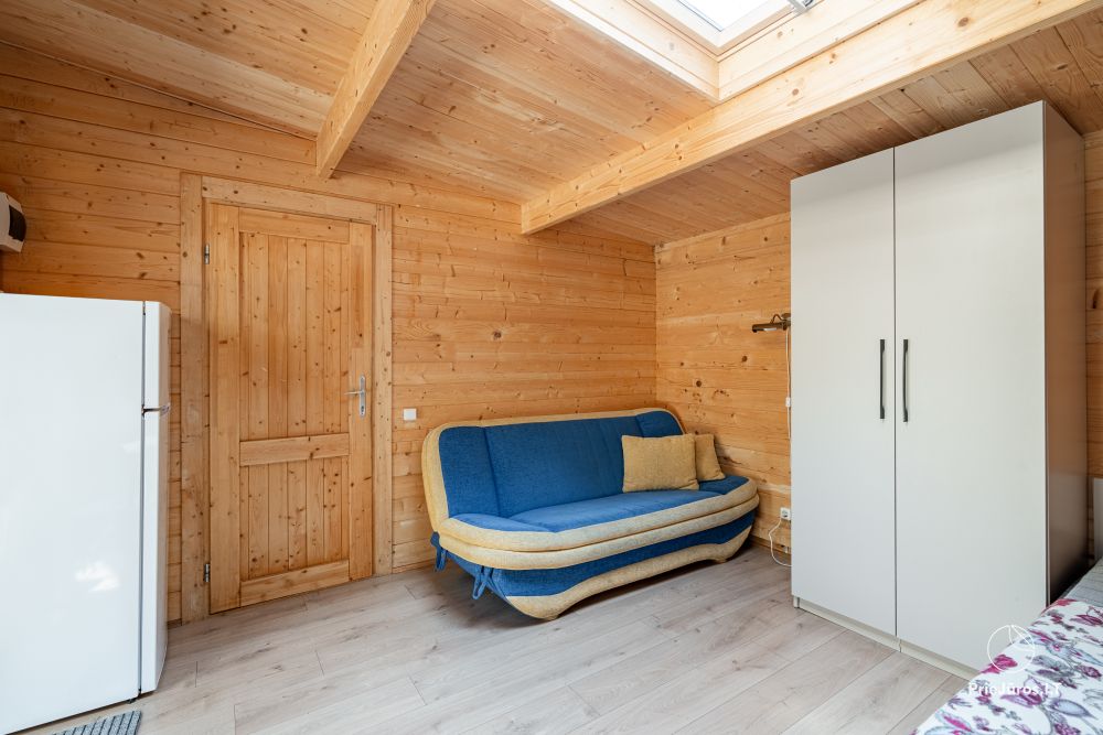 Domki w sosnowym lesie w Połądze, nad morzem i apartamenty w „Malūno vilos”