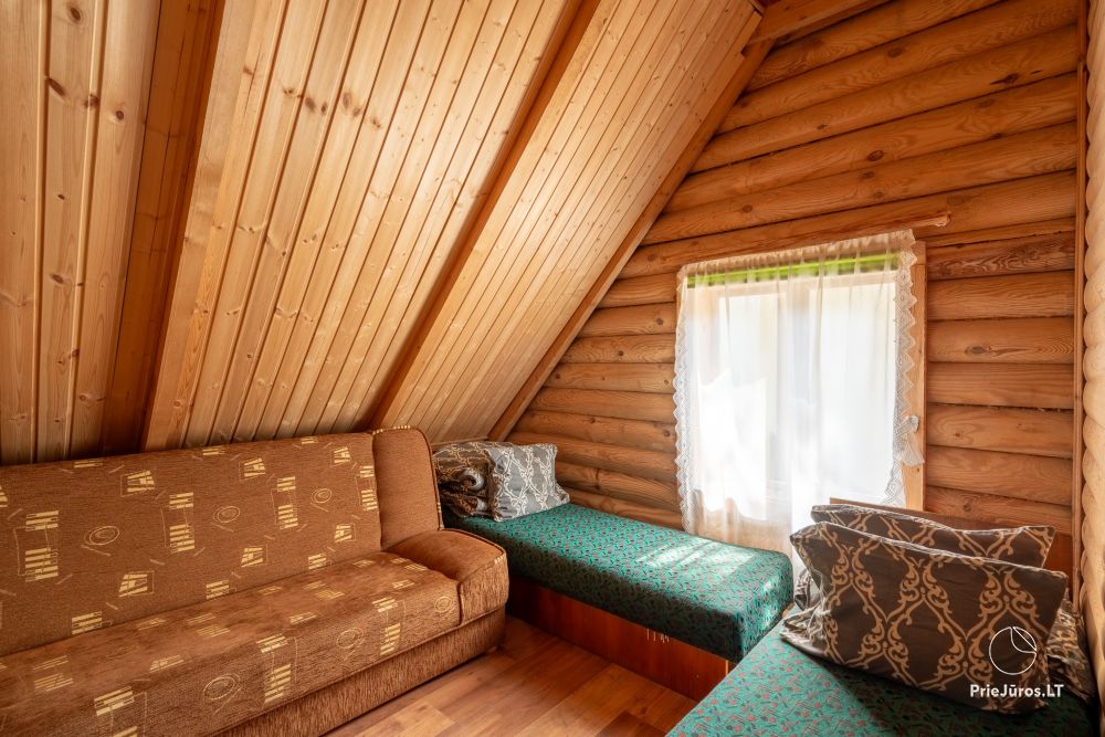 Domki w sosnowym lesie w Połądze, nad morzem i apartamenty w „Malūno vilos”