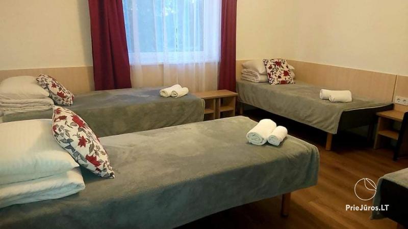 Villa Giruliai, pokoje lub łóżka do wynajęcia (10EUR) ze wspólną kuchnią, WC i prysznicem