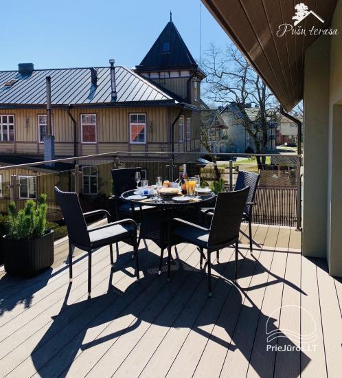 Apartamenty „Pušų terasa” w Juodkrantė, nowocześnie wyposażone z dużym tarasem