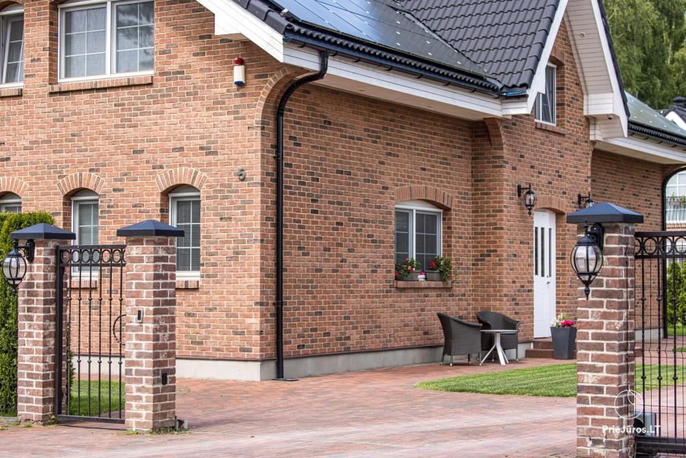 Villa Aido - przestronne apartamenty do wynajęcia w Połądze, w Kunigiskiai. Do morza zaledwie 200 metrów!