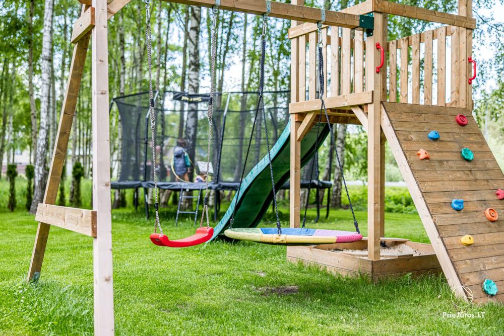 Villa Aido - przestronne apartamenty do wynajęcia w Połądze, w Kunigiskiai. Do morza zaledwie 200 metrów!