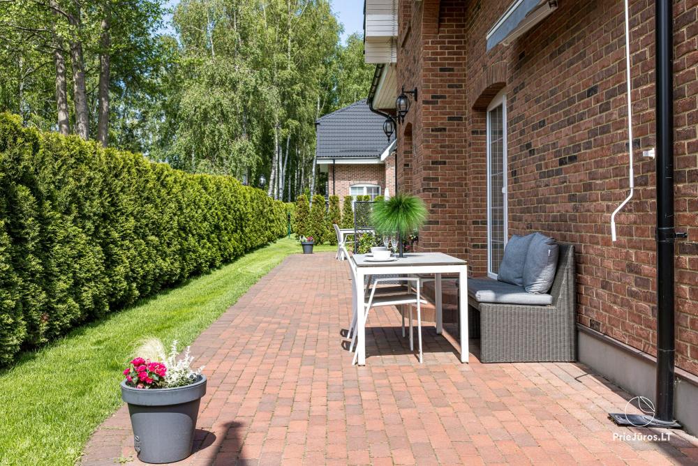 Villa Aido - przestronne apartamenty do wynajęcia w Połądze, w Kunigiskiai. Do morza zaledwie 200 metrów!
