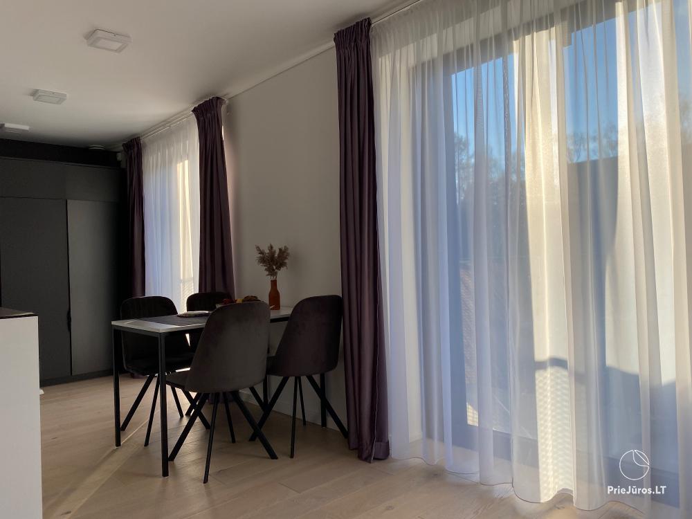 Apartamenty Ieva w nowo wybudowanej dzielnicy Pervalka dla 2-4 osób.
