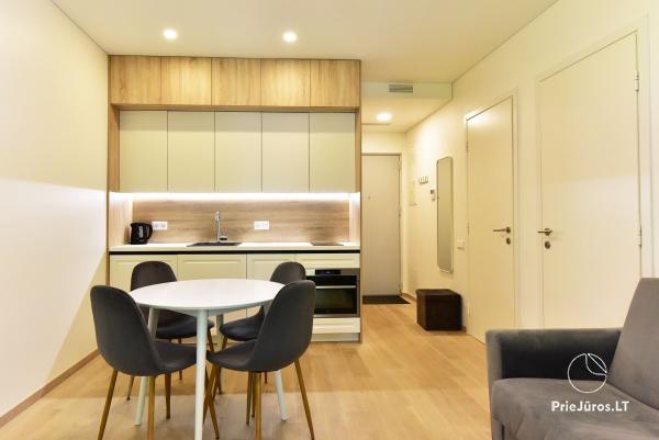 Nowe apartamenty typu studio oraz z dwiema sypialniami w Juodkrante dla 2-6 osób