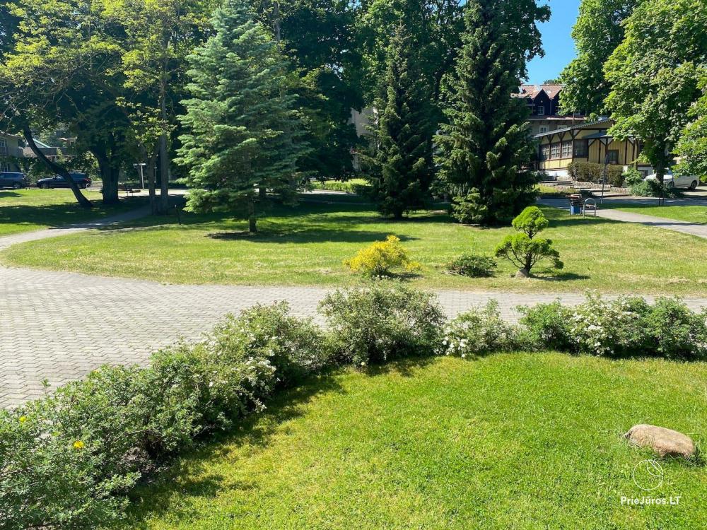 Dwupokojowe mieszkanie z tarasem w Juodkrante