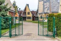 Apartamenty wakacyjne. Rodzinny domek z prywatnym podwórkiem nad morzem
