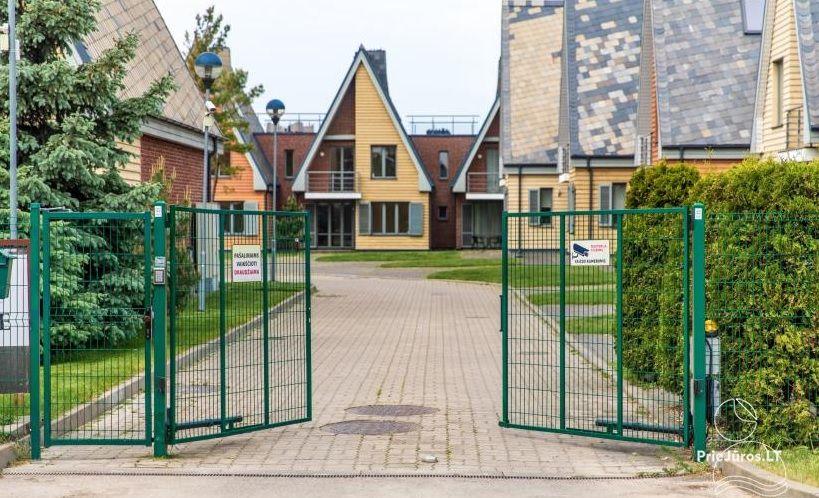 Mieszkanie wakacyjne Green July. Domek z prywatnym podwórkiem blisko morza - 1
