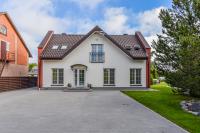 Pokoje do wynajęcia w Karklė - "Gintaro sodyba". Podwórko, altanka, jacuzzi