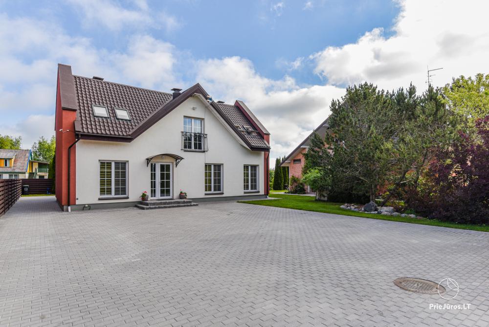 Pokoje do wynajęcia w Karklė - Gintaro sodyba. Podwórko, altanka, jacuzzi