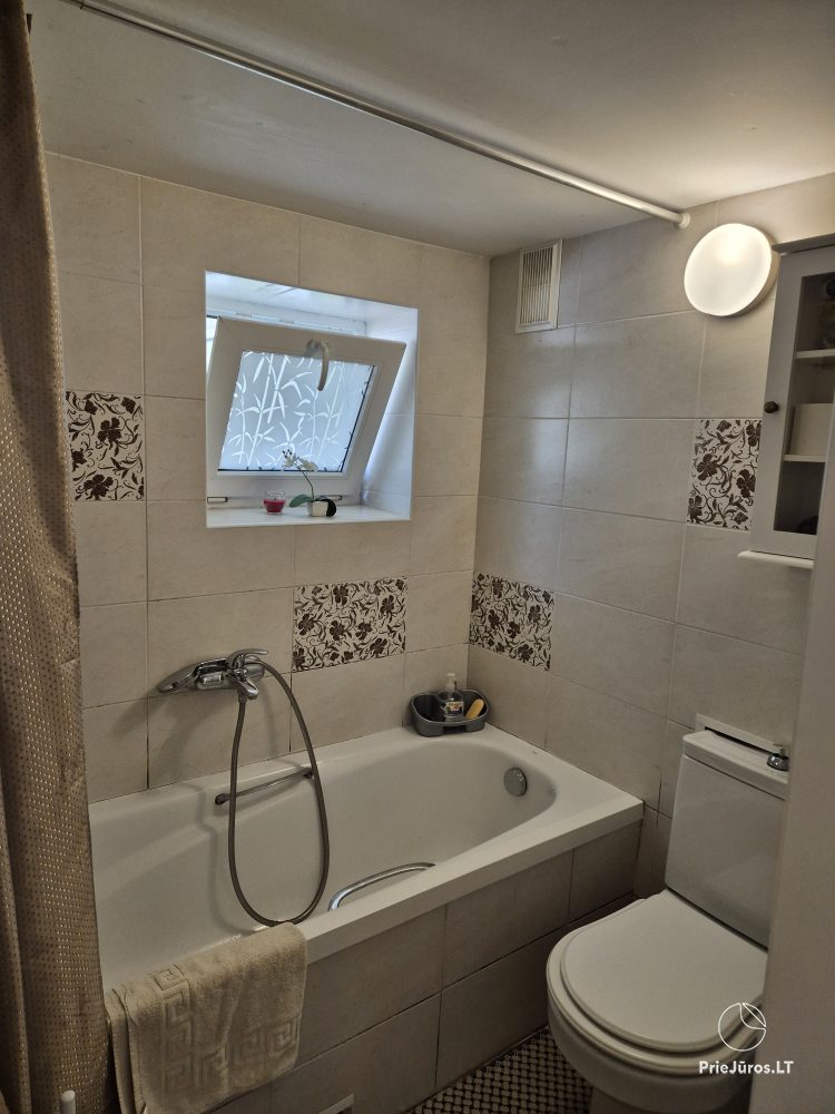 Mieszkanie z balkonem i tarasem do wynajęcia w centrum Sventoji