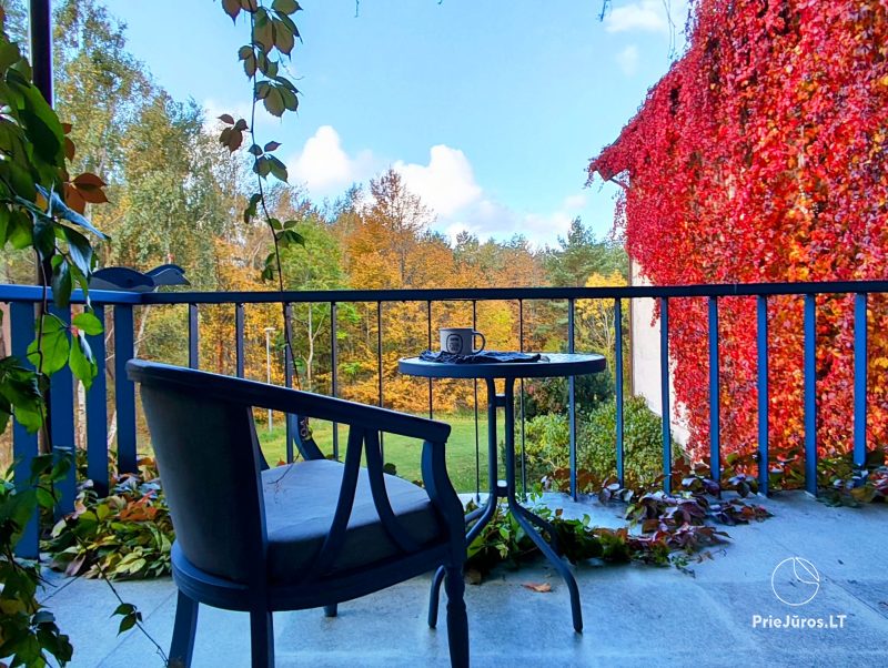 Meynas balkonas w Nidau