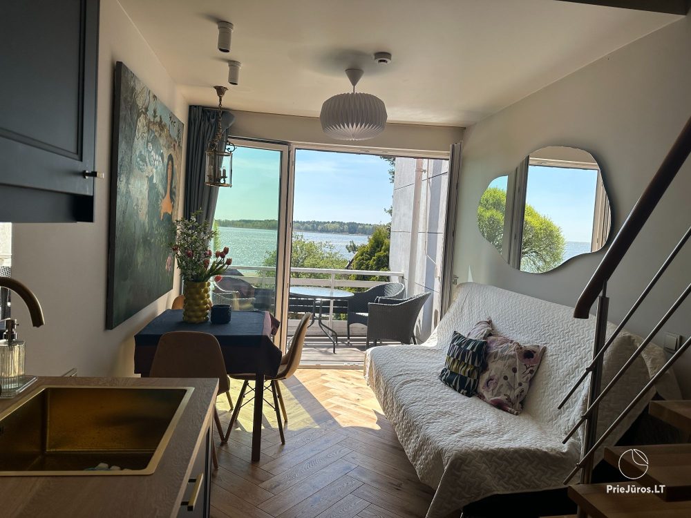 Stylowy apartament dla czterech osób w Pervalce nad brzegiem zalewu. Mieszkanie z tarasem dla dwóch osób w Juodkrante