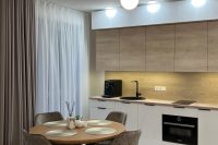 Nowe apartamenty do wynajęcia w Juodkrante z prywatnym parkingiem