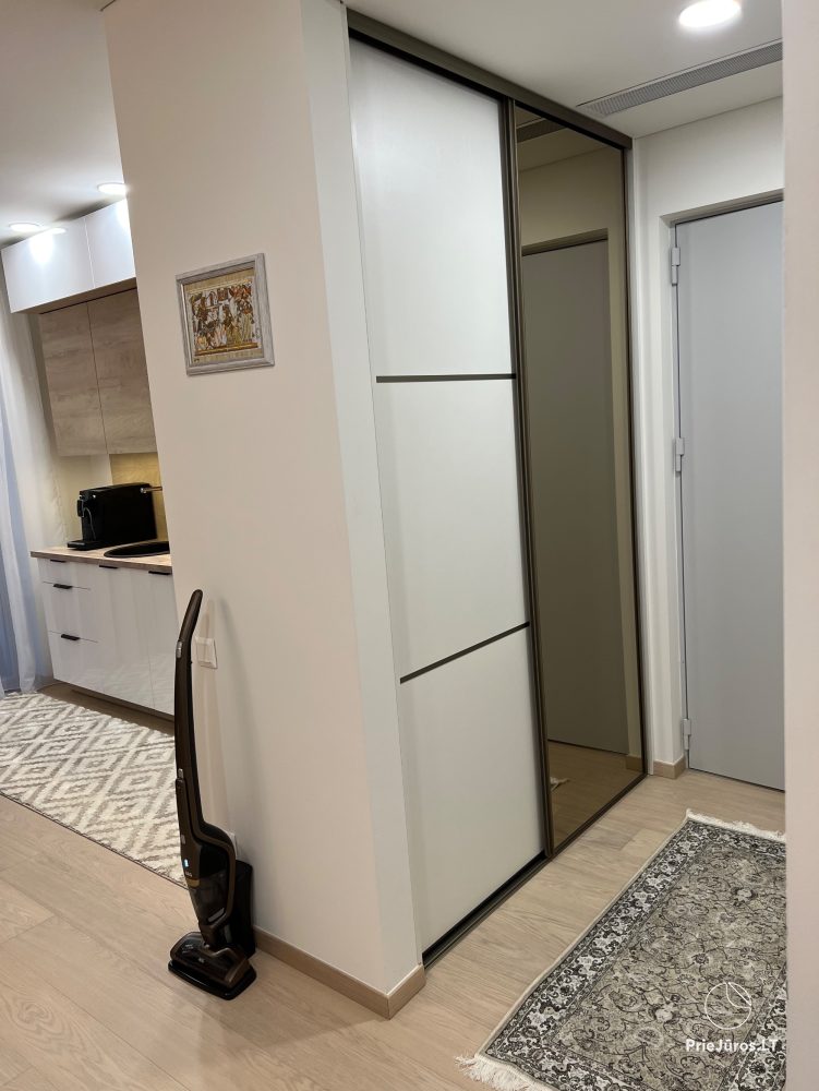 Nowe apartamenty do wynajęcia w Juodkrante z prywatnym parkingiem