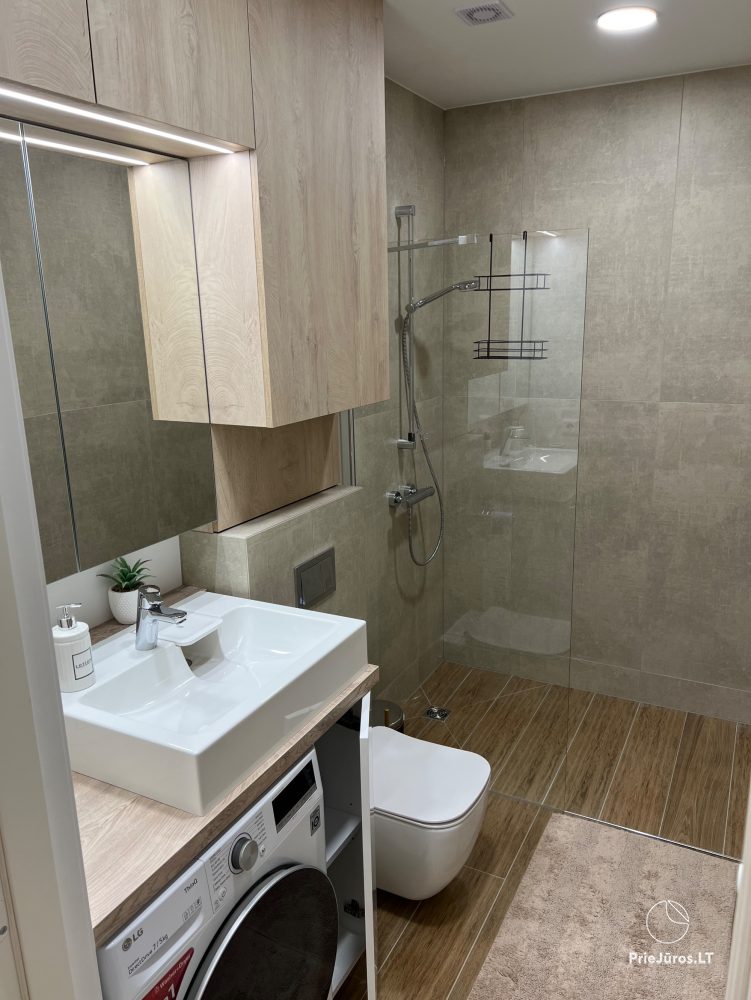 Nowe apartamenty do wynajęcia w Juodkrante z prywatnym parkingiem