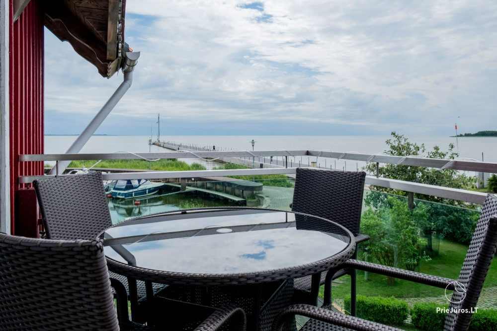 Dwupiętrowe apartamenty z tarasami na brzegu zalewu