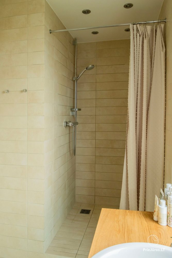 Dwupiętrowe apartamenty z tarasami na brzegu zalewu