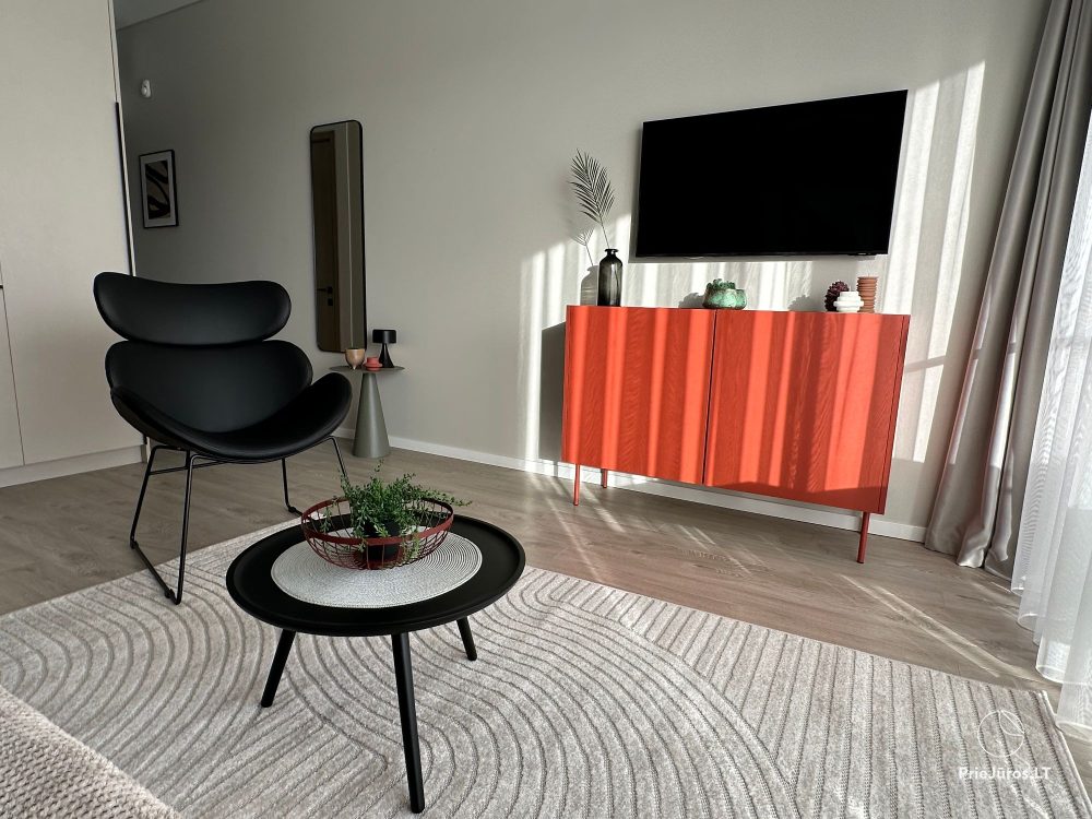 Studio Plush – Mano jura 2, Kunigiskiai