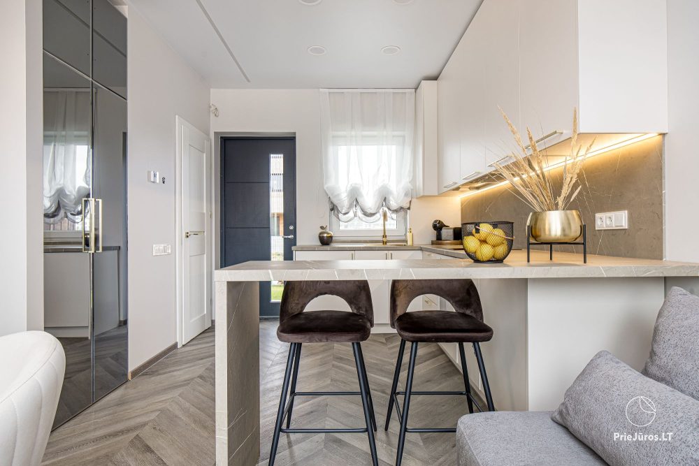 Sea Life home – Kunigiškiai – stylowy domek z dwiema sypialniami, basen w ogrodzie