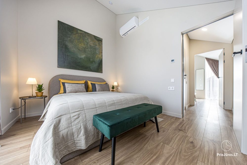 Lyrika home - w Monciškės - przestronny dom szeregowy z 2 sypialniami i tarasem dla czterech osób, w nowej dzielnicy J7 Beržas z basenami, saunami i grillem