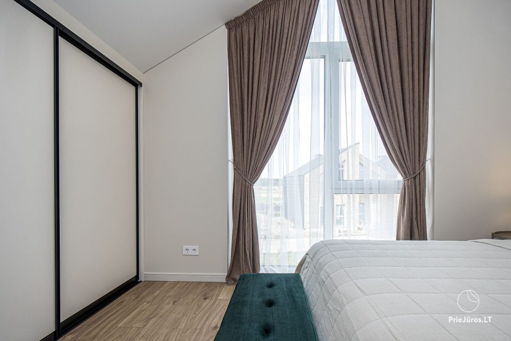 Lyrika home - w Monciškės - przestronny dom szeregowy z 2 sypialniami i tarasem dla czterech osób, w nowej dzielnicy J7 Beržas z basenami, saunami i grillem