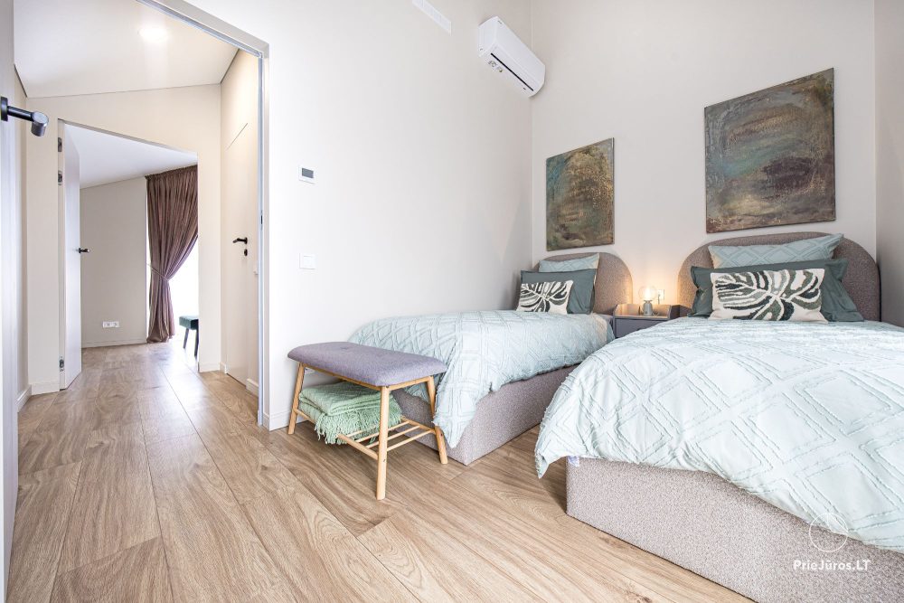 Lyrika home - w Monciškės - przestronny dom szeregowy z 2 sypialniami i tarasem dla czterech osób, w nowej dzielnicy J7 Beržas z basenami, saunami i grillem