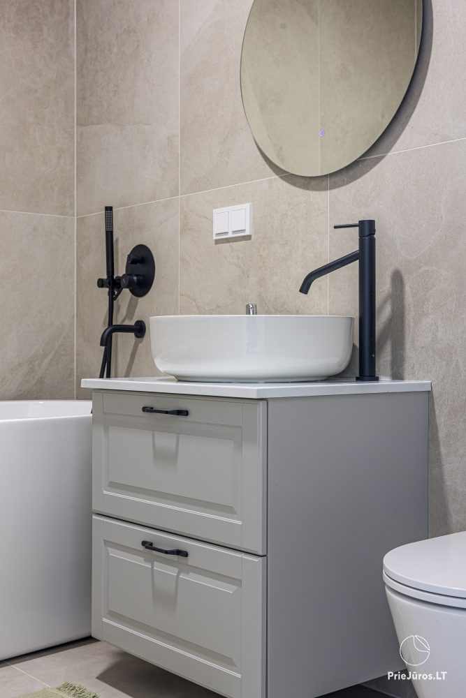 Lyrika home - w Monciškės - przestronny dom szeregowy z 2 sypialniami i tarasem dla czterech osób, w nowej dzielnicy J7 Beržas z basenami, saunami i grillem