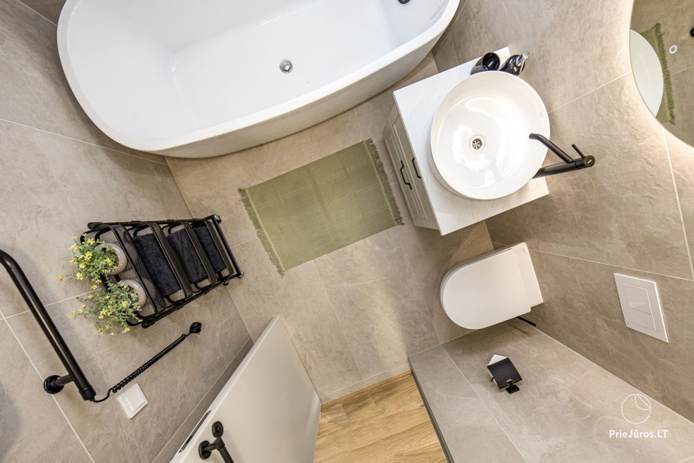 Lyrika home - w Monciškės - przestronny dom szeregowy z 2 sypialniami i tarasem dla czterech osób, w nowej dzielnicy J7 Beržas z basenami, saunami i grillem