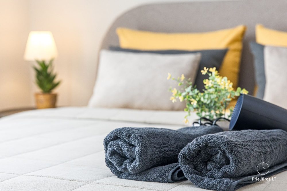 Lyrika home - w Monciškės - przestronny dom szeregowy z 2 sypialniami i tarasem dla czterech osób, w nowej dzielnicy J7 Beržas z basenami, saunami i grillem