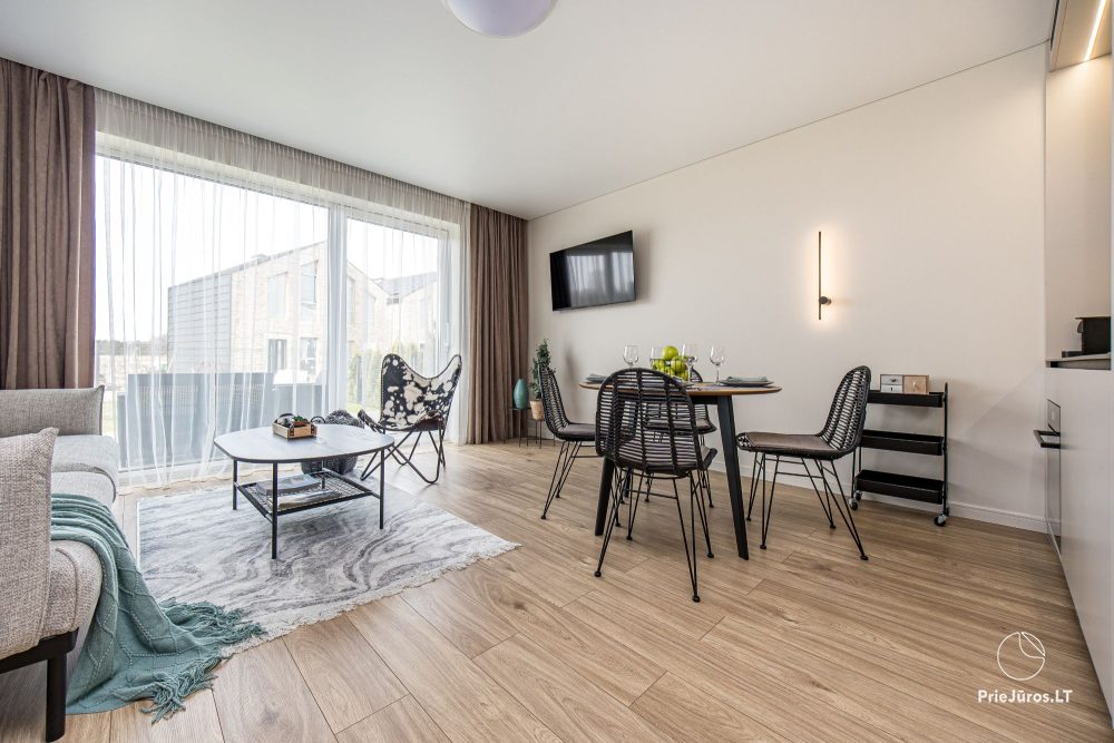 Lyrika home - w Monciškės - przestronny dom szeregowy z 2 sypialniami i tarasem dla czterech osób, w nowej dzielnicy J7 Beržas z basenami, saunami i grillem