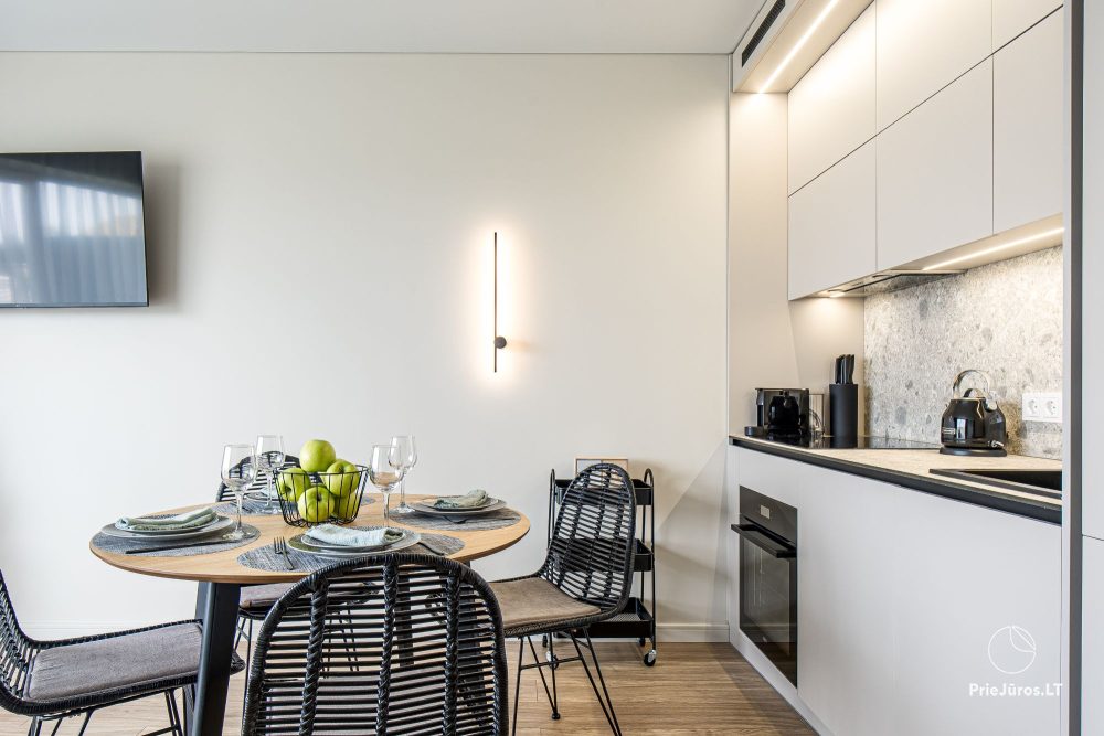 Lyrika home - w Monciškės - przestronny dom szeregowy z 2 sypialniami i tarasem dla czterech osób, w nowej dzielnicy J7 Beržas z basenami, saunami i grillem