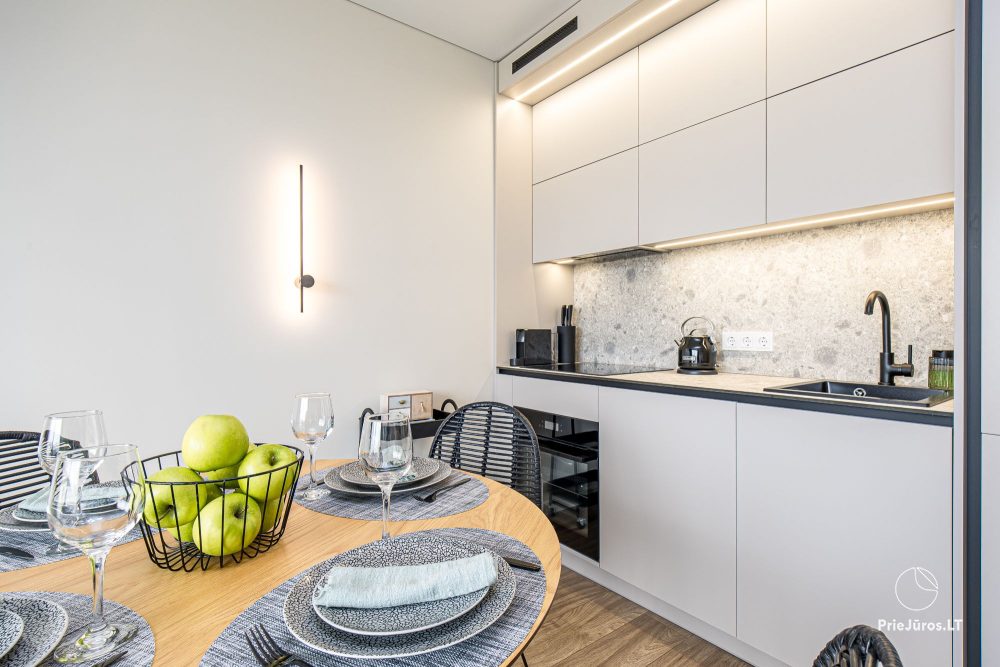 Lyrika home - w Monciškės - przestronny dom szeregowy z 2 sypialniami i tarasem dla czterech osób, w nowej dzielnicy J7 Beržas z basenami, saunami i grillem