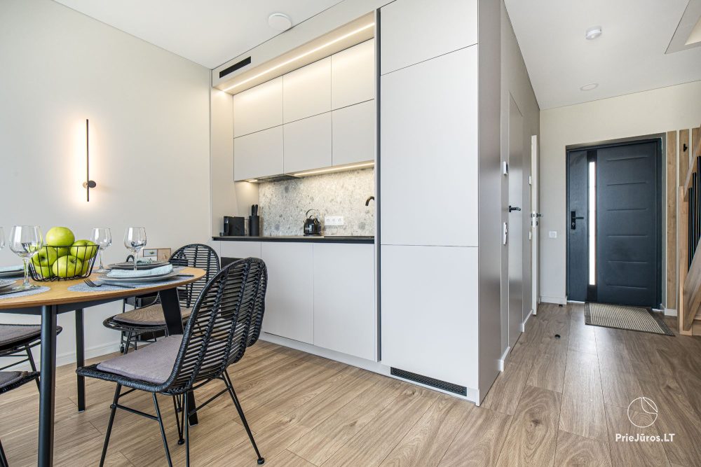 Lyrika home - w Monciškės - przestronny dom szeregowy z 2 sypialniami i tarasem dla czterech osób, w nowej dzielnicy J7 Beržas z basenami, saunami i grillem