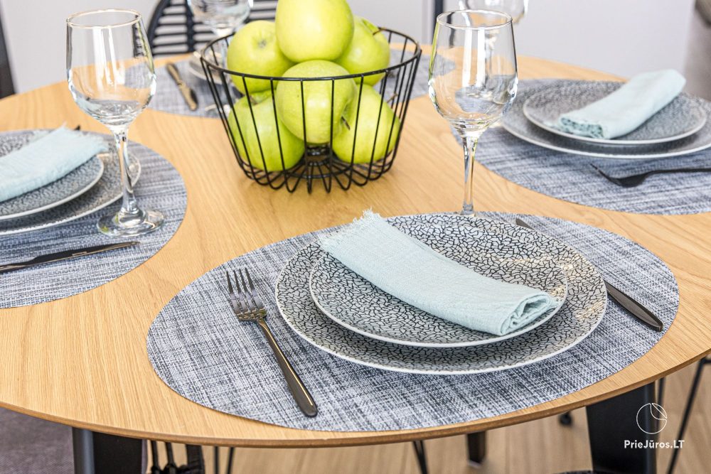 Lyrika home - w Monciškės - przestronny dom szeregowy z 2 sypialniami i tarasem dla czterech osób, w nowej dzielnicy J7 Beržas z basenami, saunami i grillem