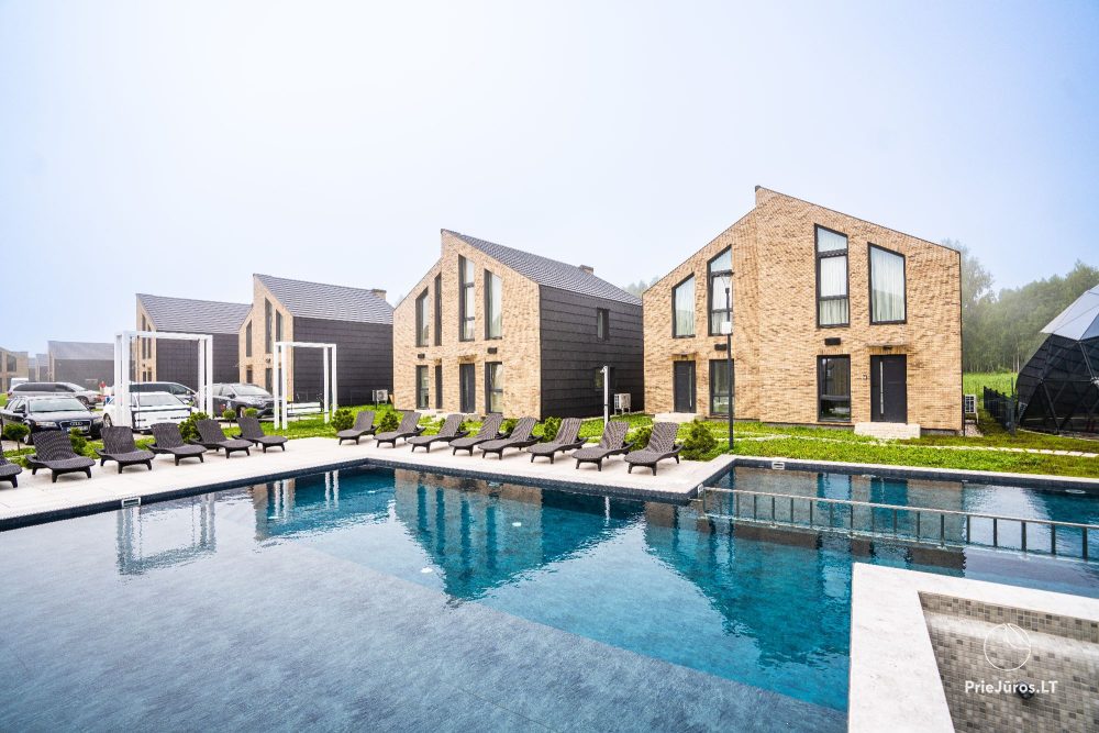 Lyrika home - w Monciškės - przestronny dom szeregowy z 2 sypialniami i tarasem dla czterech osób, w nowej dzielnicy J7 Beržas z basenami, saunami i grillem